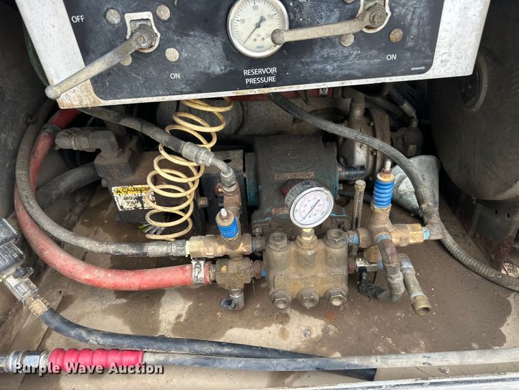 image for item LR9401 2012 Kenworth  T800 hydrovac truck