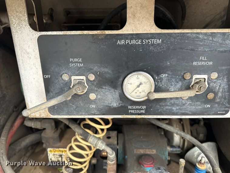 image for item LR9401 2012 Kenworth  T800 hydrovac truck