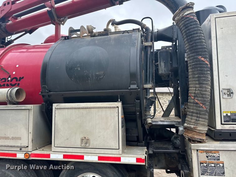 image for item LR9401 2012 Kenworth  T800 hydrovac truck