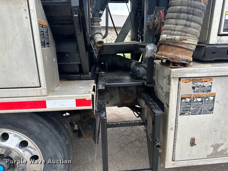 image for item LR9401 2012 Kenworth  T800 hydrovac truck