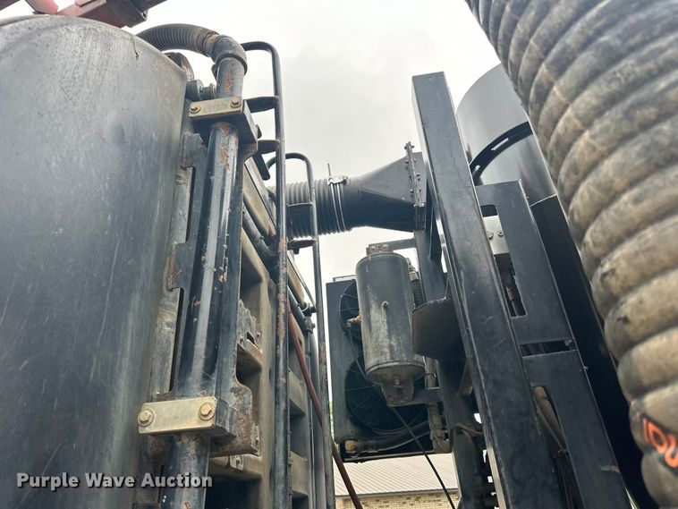 image for item LR9401 2012 Kenworth  T800 hydrovac truck