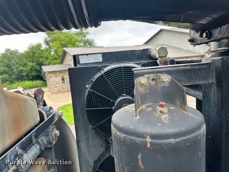 image for item LR9401 2012 Kenworth  T800 hydrovac truck