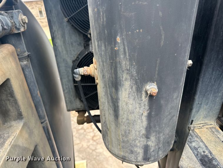 image for item LR9401 2012 Kenworth  T800 hydrovac truck