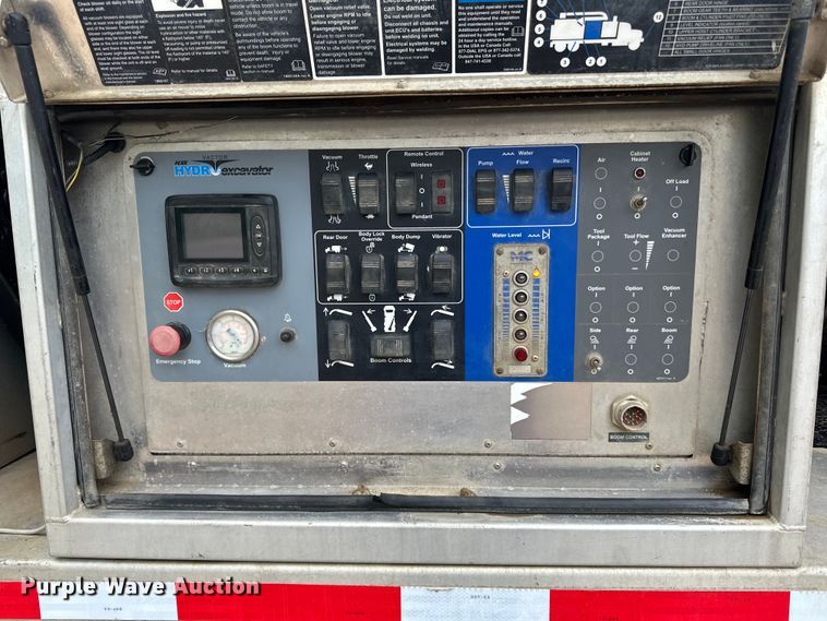 image for item LR9401 2012 Kenworth  T800 hydrovac truck