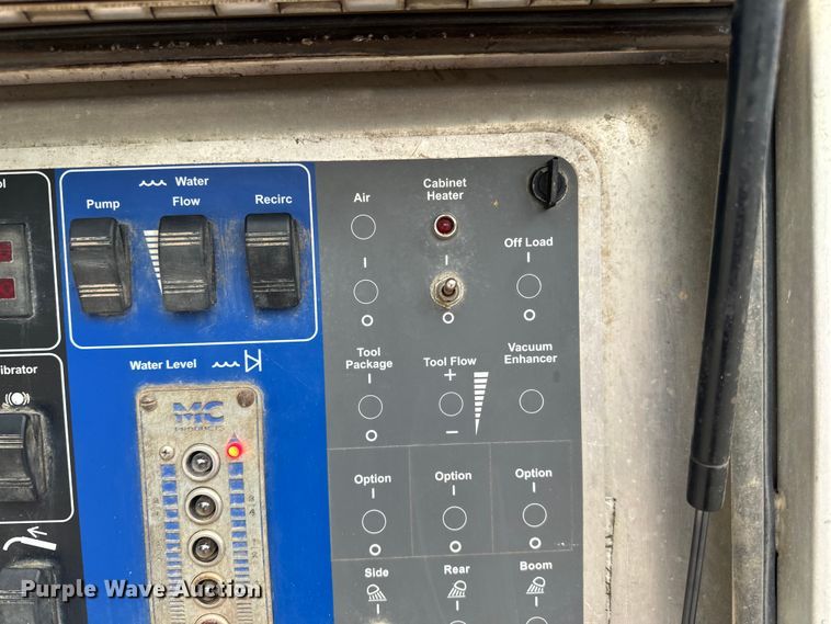 image for item LR9401 2012 Kenworth  T800 hydrovac truck