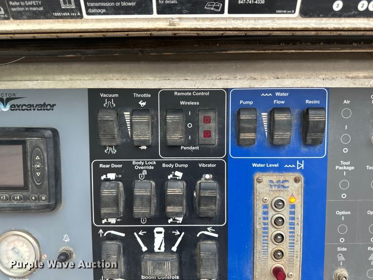 image for item LR9401 2012 Kenworth  T800 hydrovac truck