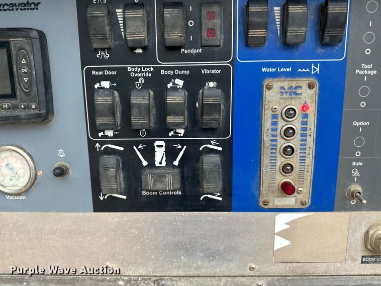 image for item LR9401 2012 Kenworth  T800 hydrovac truck