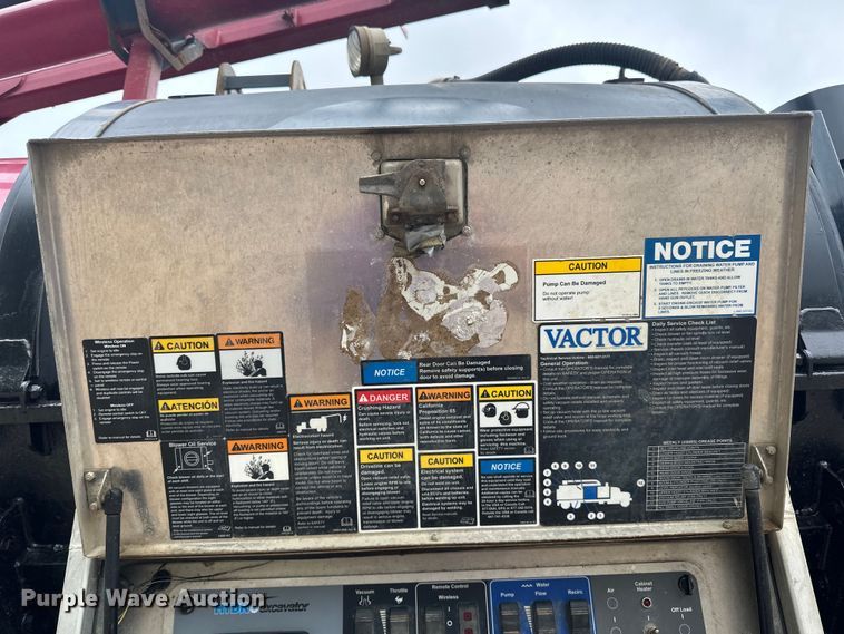 image for item LR9401 2012 Kenworth  T800 hydrovac truck