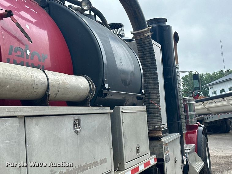 image for item LR9401 2012 Kenworth  T800 hydrovac truck