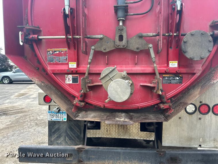 image for item LR9401 2012 Kenworth  T800 hydrovac truck