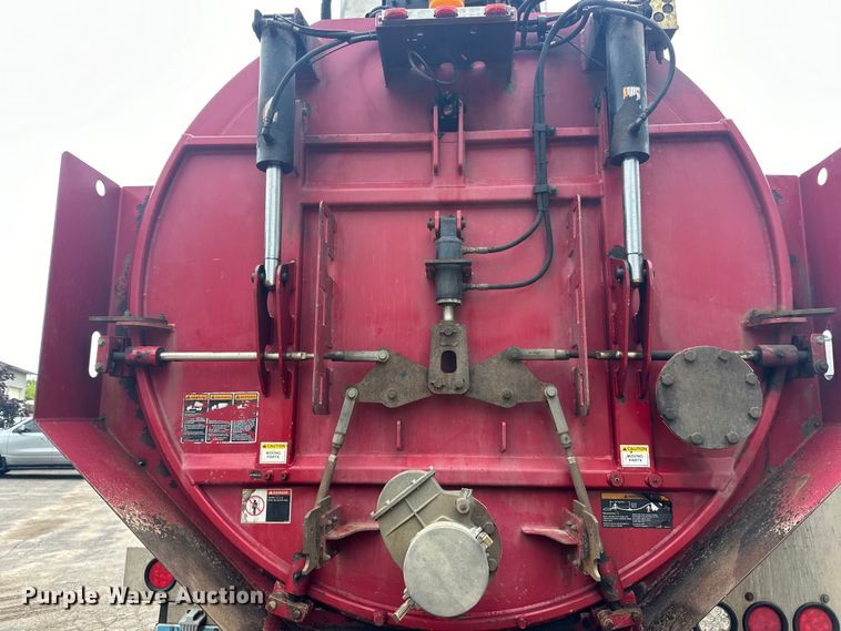 image for item LR9401 2012 Kenworth  T800 hydrovac truck