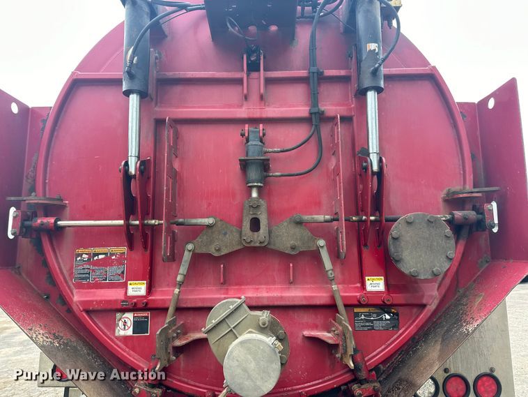 image for item LR9401 2012 Kenworth  T800 hydrovac truck