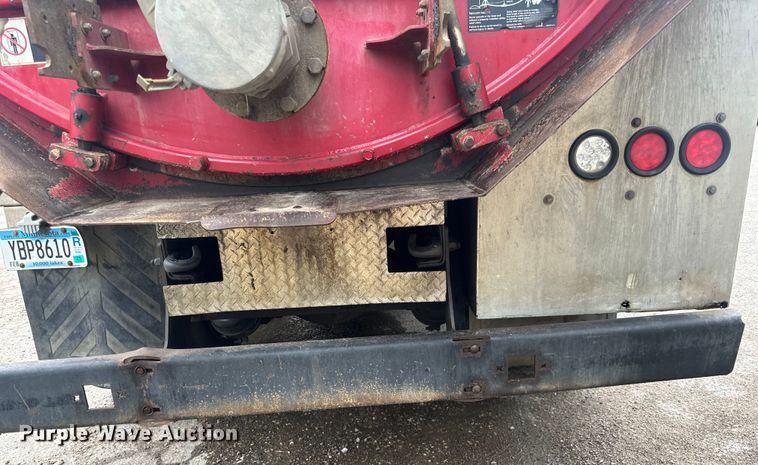 image for item LR9401 2012 Kenworth  T800 hydrovac truck