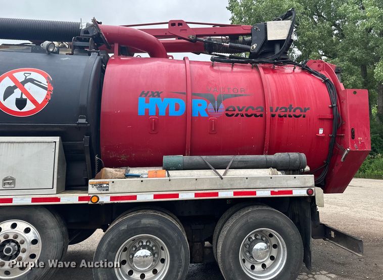 image for item LR9401 2012 Kenworth  T800 hydrovac truck