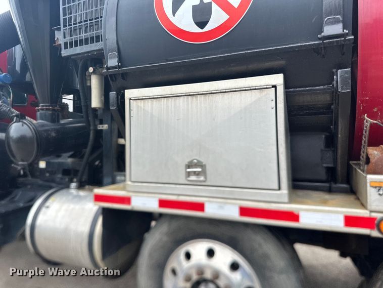 image for item LR9401 2012 Kenworth  T800 hydrovac truck