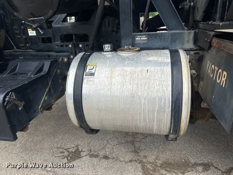 image for item LR9401 2012 Kenworth  T800 hydrovac truck