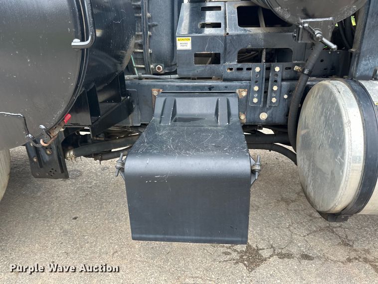 image for item LR9401 2012 Kenworth  T800 hydrovac truck