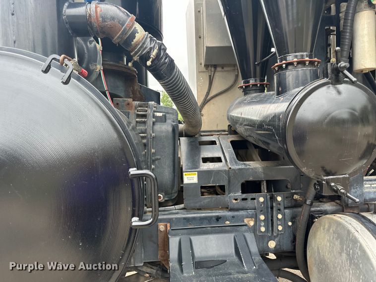 image for item LR9401 2012 Kenworth  T800 hydrovac truck