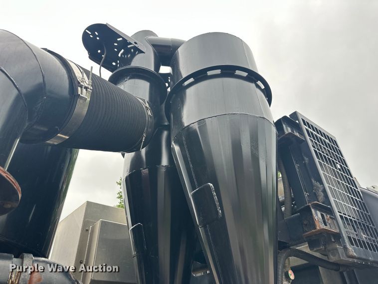 image for item LR9401 2012 Kenworth  T800 hydrovac truck