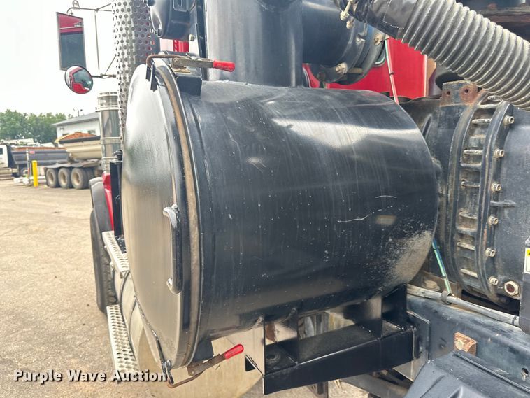 image for item LR9401 2012 Kenworth  T800 hydrovac truck