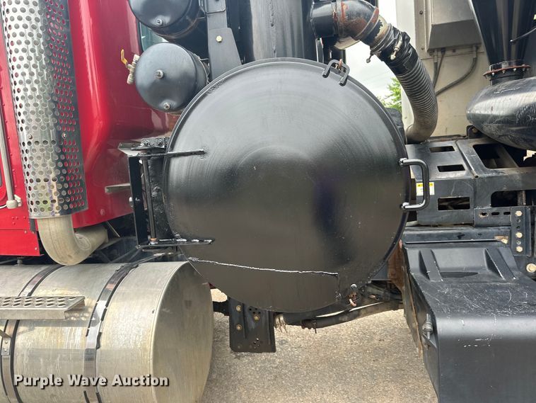 image for item LR9401 2012 Kenworth  T800 hydrovac truck