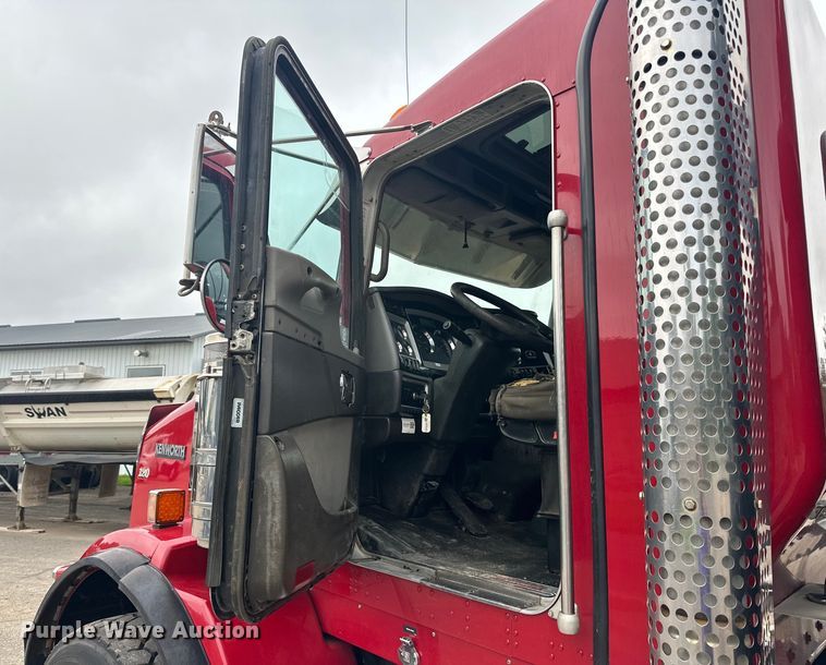 image for item LR9401 2012 Kenworth  T800 hydrovac truck