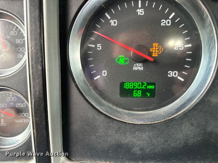 image for item LR9401 2012 Kenworth  T800 hydrovac truck