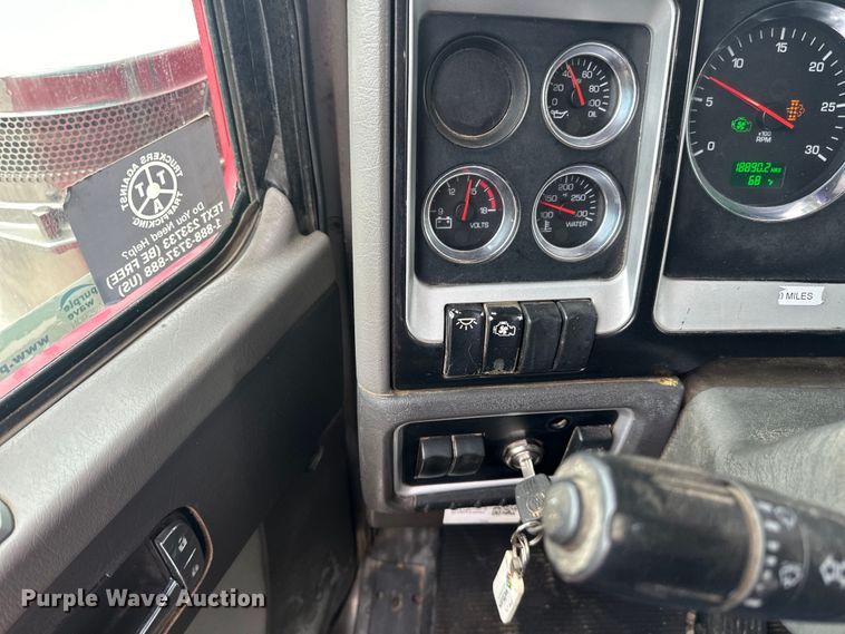 image for item LR9401 2012 Kenworth  T800 hydrovac truck