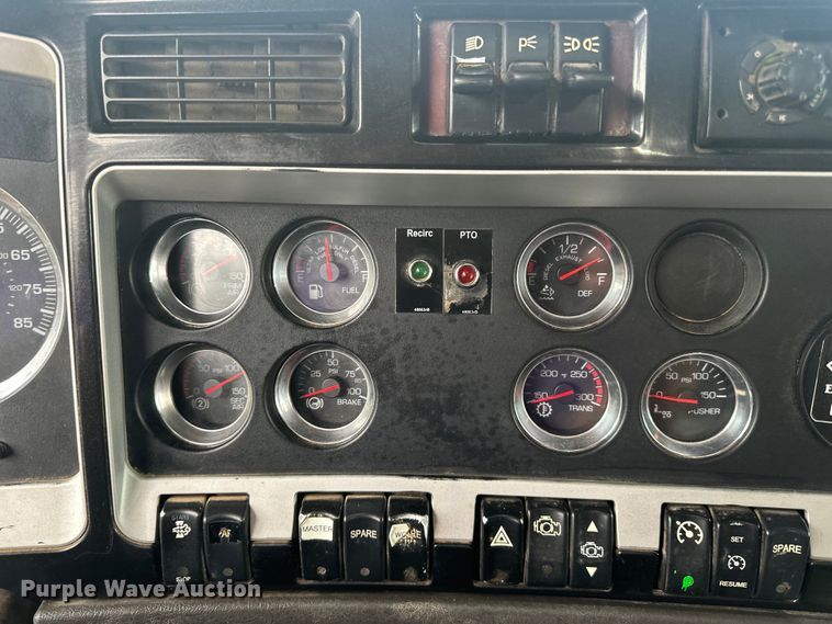 image for item LR9401 2012 Kenworth  T800 hydrovac truck