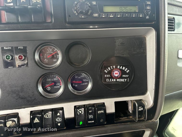 image for item LR9401 2012 Kenworth  T800 hydrovac truck