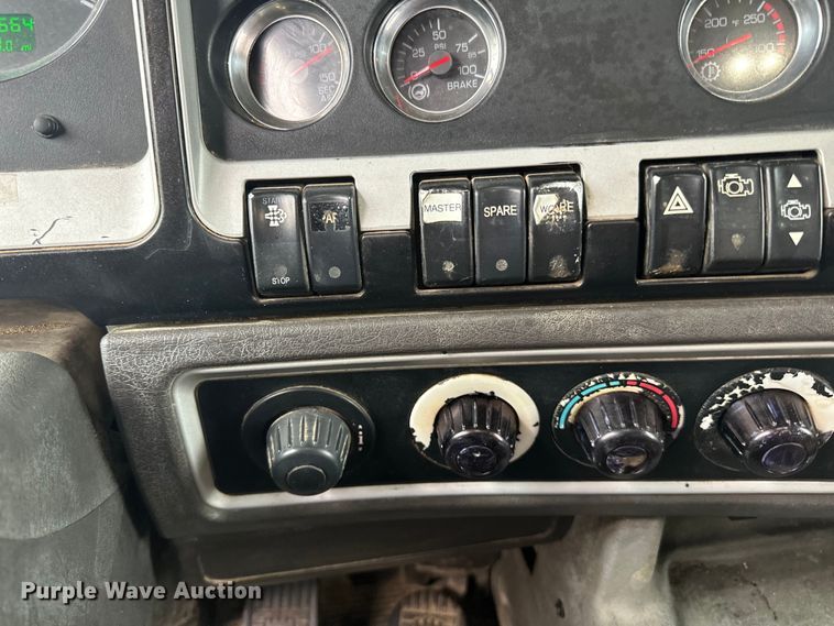 image for item LR9401 2012 Kenworth  T800 hydrovac truck