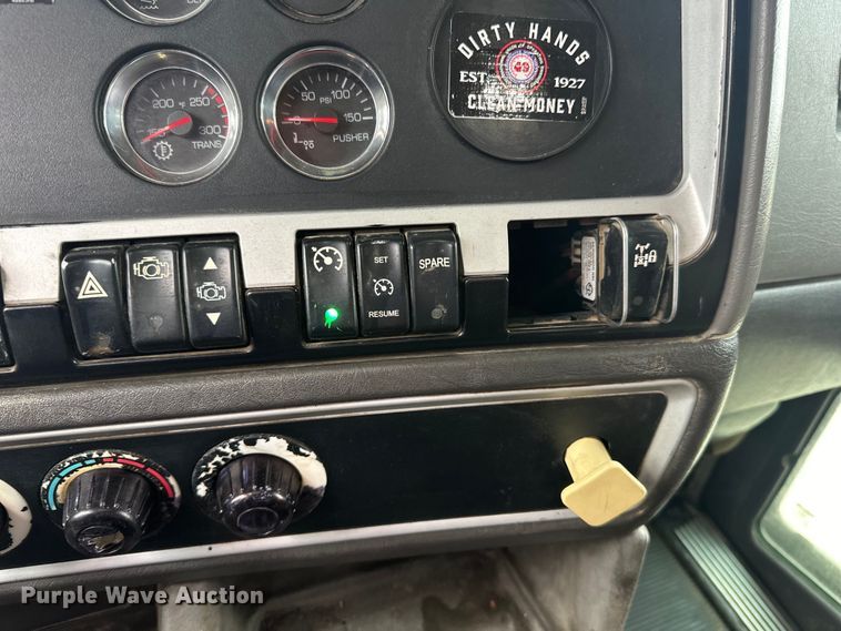 image for item LR9401 2012 Kenworth  T800 hydrovac truck