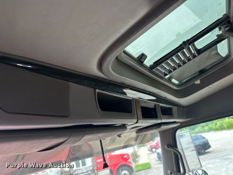 image for item LR9401 2012 Kenworth  T800 hydrovac truck