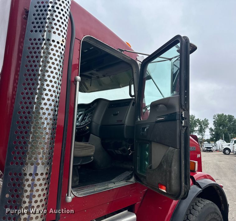 image for item LR9401 2012 Kenworth  T800 hydrovac truck