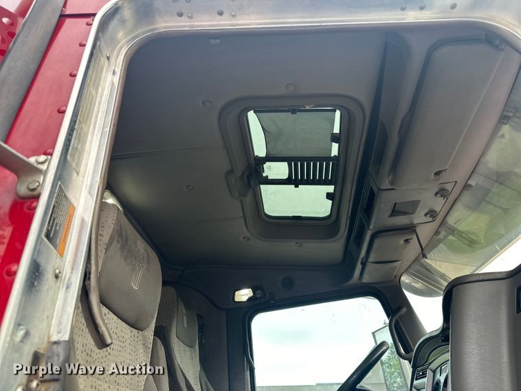 image for item LR9401 2012 Kenworth  T800 hydrovac truck