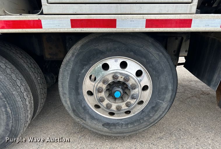 image for item LR9401 2012 Kenworth  T800 hydrovac truck