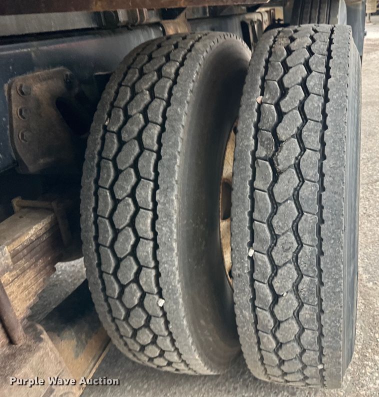 image for item LR9401 2012 Kenworth  T800 hydrovac truck