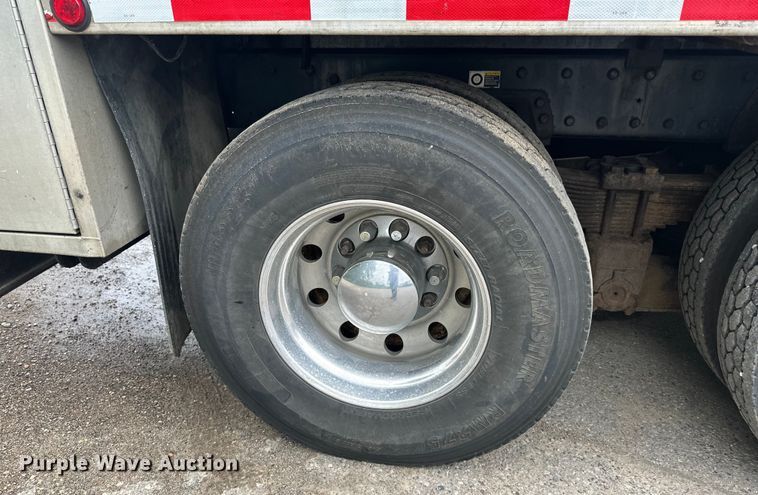 image for item LR9401 2012 Kenworth  T800 hydrovac truck