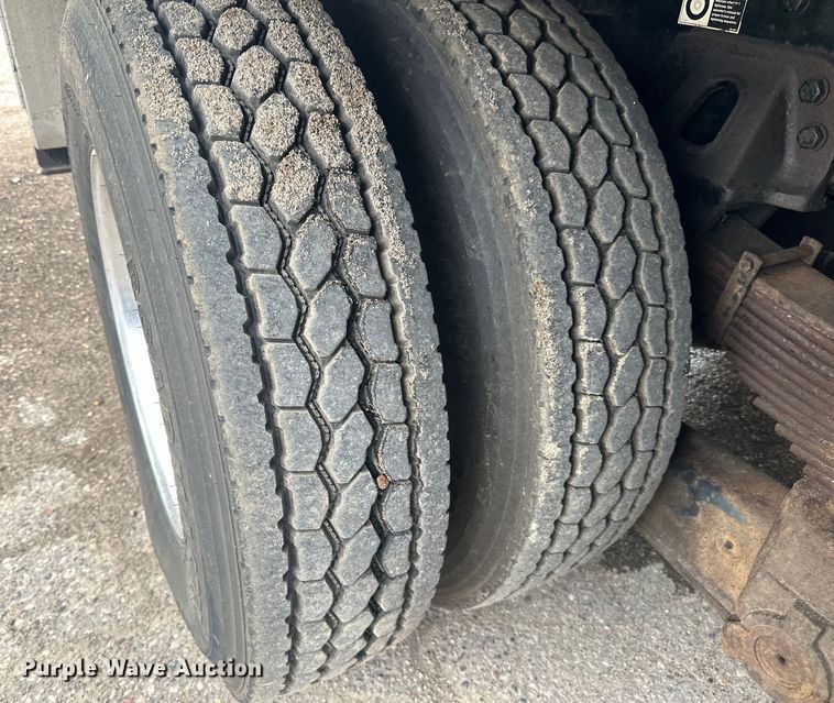 image for item LR9401 2012 Kenworth  T800 hydrovac truck