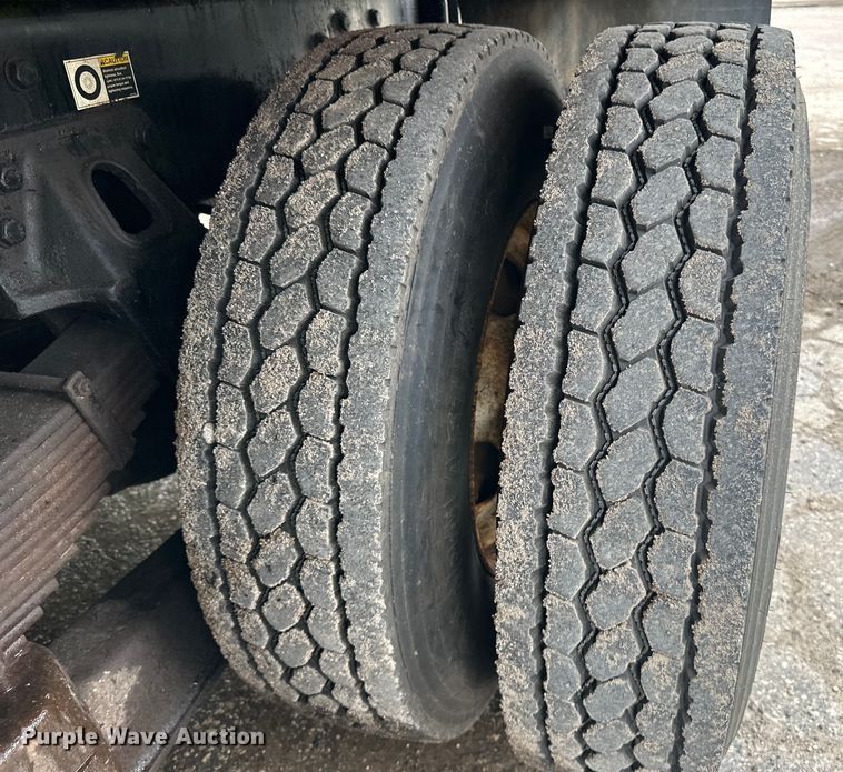 image for item LR9401 2012 Kenworth  T800 hydrovac truck