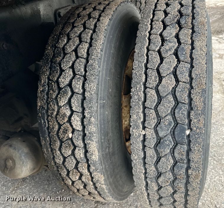 image for item LR9401 2012 Kenworth  T800 hydrovac truck