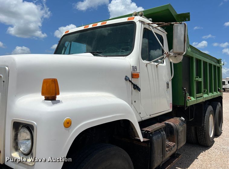 image for item LV9024 1995 International  2554 dump truck