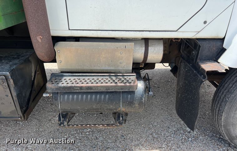 image for item LV9024 1995 International  2554 dump truck