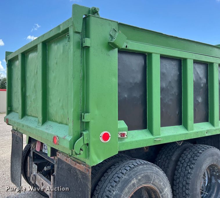 image for item LV9024 1995 International  2554 dump truck