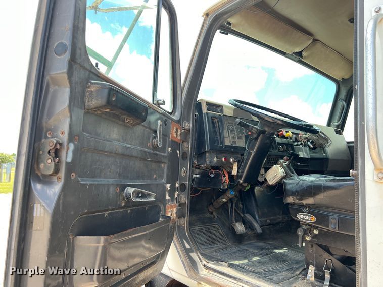 image for item LV9024 1995 International  2554 dump truck