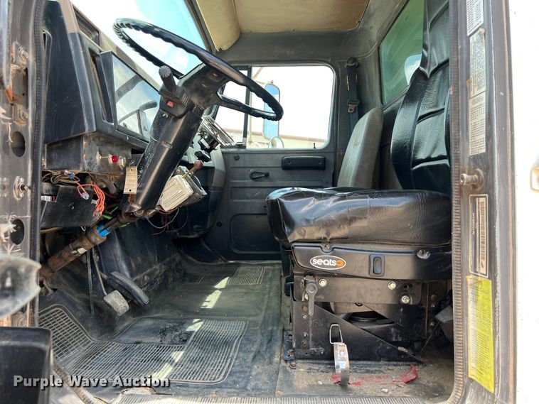 image for item LV9024 1995 International  2554 dump truck