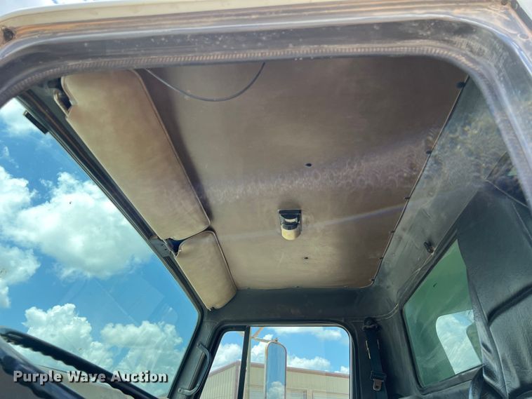 image for item LV9024 1995 International  2554 dump truck