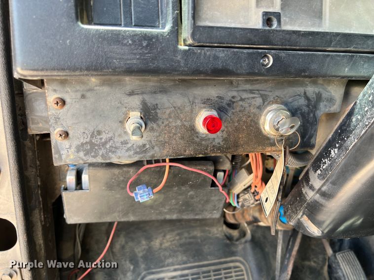 image for item LV9024 1995 International  2554 dump truck