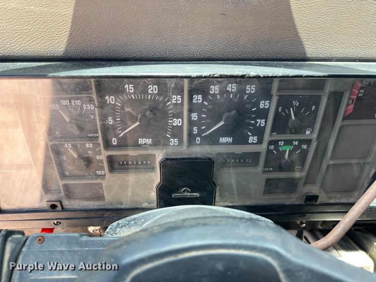 image for item LV9024 1995 International  2554 dump truck