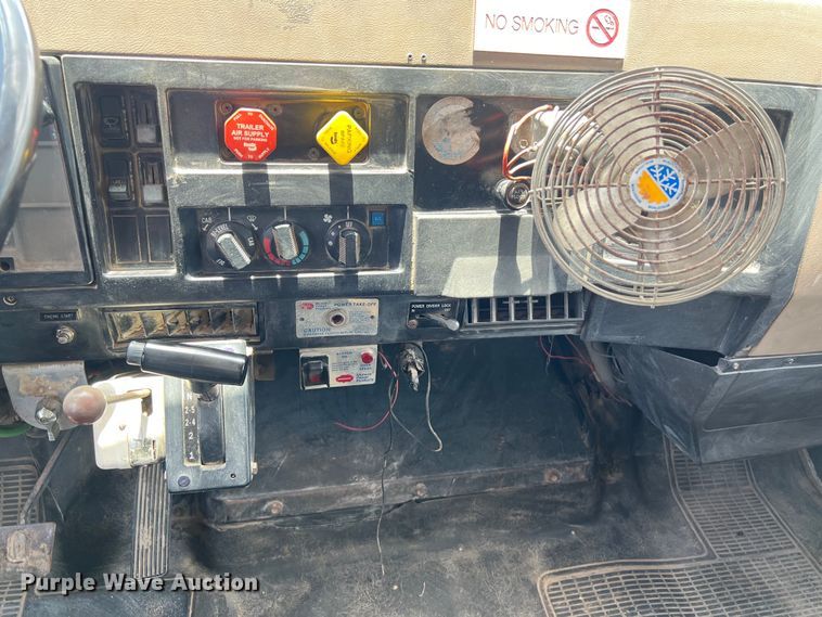 image for item LV9024 1995 International  2554 dump truck